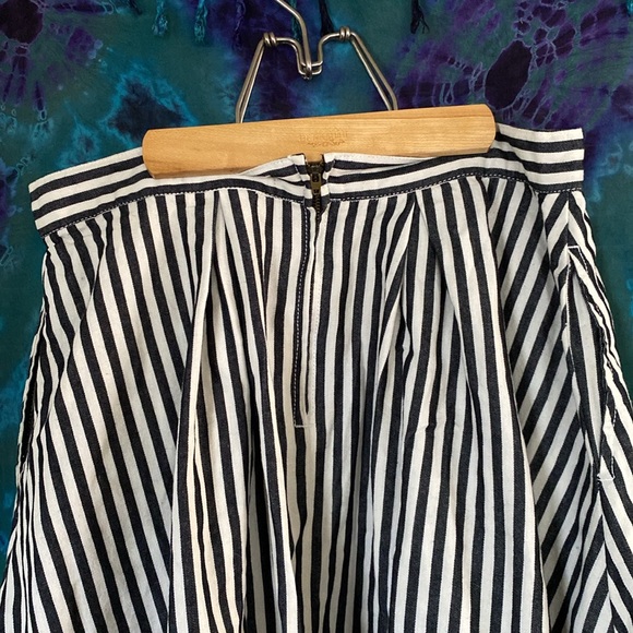 Life In Progress skirt- Size US- Small. - Picture 9 of 14